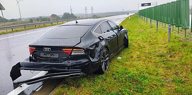 Rozbite Audi na obwodnicy Szczecinka. Policja apeluje o ostrożność-49100