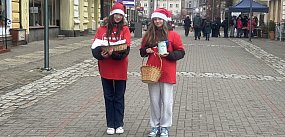 Drużyna Świętego Mikołaja kwestuje na szczecineckim dep