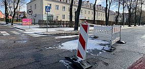 Drogowcy walczą z dziurami w asfalcie.