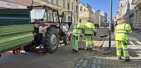 Z ulic trzeba usunąć setki ton piachu