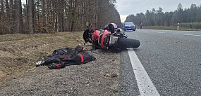 Koszmar na drodze. Motocyklista ciężko ranny