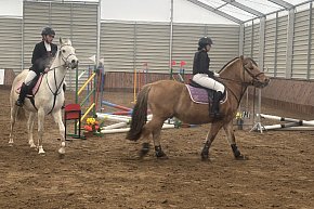 III halowy sparing w Stajni Biskupice otworzył sezon-9356