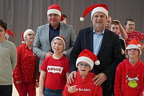 Mikołajkowa wizyta starostów w SOSW i Domu Dziecka-9366