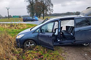 Kolizja dwóch aut na DW171 w Przestawach-9378