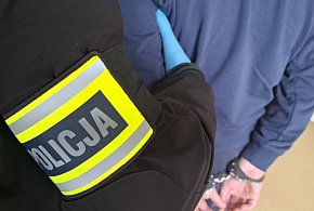 Bezkarność po pijaku? Potrącił policjantów i nie trafił do aresztu!-49803