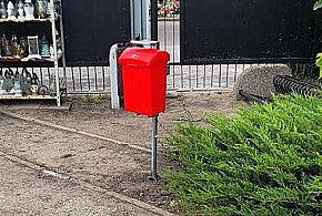 Widzisz taki pojemnik na cmentarzu. Oto, do czego służy-50110