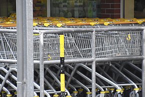 Czy 1 listopada zrobisz zakupy? Ten weekend zaskoczy wielu klientów-50353