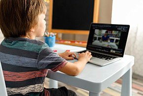 Popularni influencerzy mogą mieć kłopoty. Treści dla dzieci budzą kontrowersje-50630