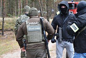 Strzały i zakładnik... to wszystko po fikcyjnym napadzie na bank-50982