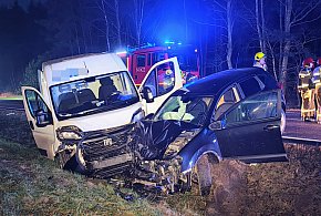 Groźny wypadek pod Szczecinkiem. Czołowe zderzenie busa z osobówką-51555