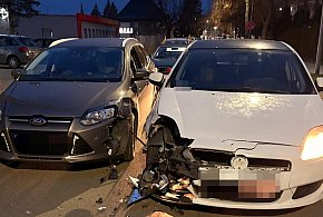 Stłuczka na ul. Klasztornej w Szczecinku. Fiat wymusił pierwszeństwo-51649