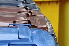 Fioletowe worki na odpady. Oto, co powinno tam trafiać-52003