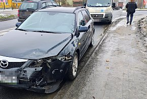 Stłuczka dwóch aut na skrzyżowaniu Sikorskiego i Wiśniowej-52102
