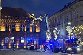 Wozy strażackie pod ratuszem. To nie był pożar urzędu-52132