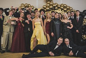 Kolejne klasy Ekonomika bawią się na studniówce [ZDJĘCIA, WIDEO]