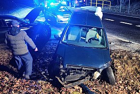 Zderzenie dwóch osobówek na krajowej "dwudziestce"