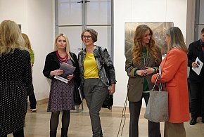 Sztuka pełna światła i refleksji. Nowa wystawa w Galerii „Zamek”