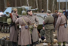 Tłumy przy bunkrze i żywa lekcja historii. Rekonstrukcja przyciągnęła tłumy