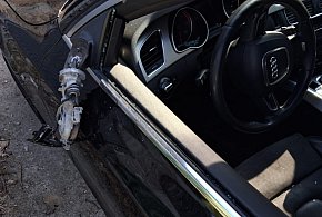 Niebezpiecznie na DK25. Zderzył się z dwoma samochodami i uciekł