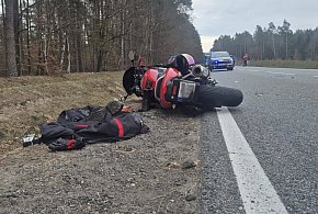 Koszmar na drodze. Zderzenie motocykla z samochodem