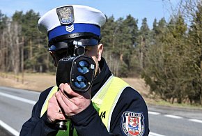 Wcisnął gaz za mocno. Kara była natychmiastowa