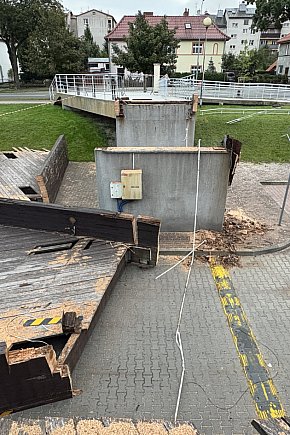 Zniknęła kładka sprzed basenu w Szczecinku-9174
