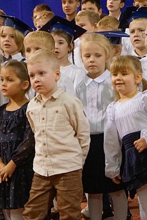 Dzień Edukacji Narodowej w Żółtnicy. Wzruszenia, gratulacje i pasowanie pierwszoklasistów-9258