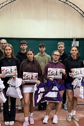 Sportowe świętowanie 11 listopada na korcie-9327