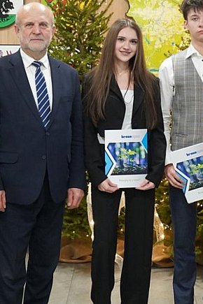 Nagrody i stypendia Powiatu Szczecineckiego rozdane- zobacz listę-9374