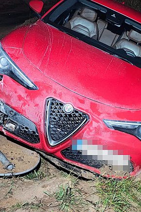 Rozbite auto w rowie przy budowie ekspresówki-9416