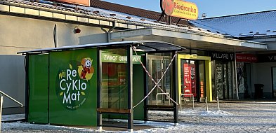 Przy Biedronkach stawiają recyklomaty. Jak to działa?-51883