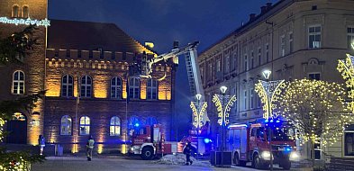 Wozy strażackie pod ratuszem. To nie był pożar urzędu-52132