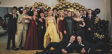 Kolejne klasy Ekonomika bawią się na studniówce [ZDJĘCIA, WIDEO]