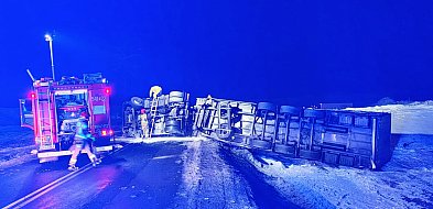 DK11 zablokowana! Przewrócona ciężarówka, ruch wstrzymany, objazdy.