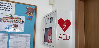 Kronospan przekazał defibrylator AED do przedszkola Miś