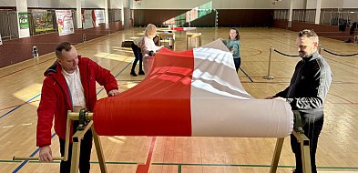 3 km biało-czerwonej. W Bornem Sulinowie trwa szycie najdłuższej flagi