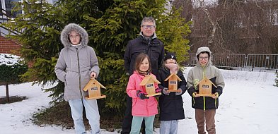 Zamiast ekranów – młotek i drewno. Dzieci zbudowały karmniki dla ptaków