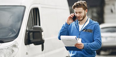 Busy, furgony, kontenery – czym różnią się auta dostawcze i które wybrać do swoich