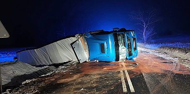 DK11 zablokowana! Przewrócona ciężarówka, ruch wstrzymany, objazdy.