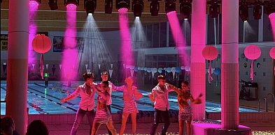 To będzie ostatnia taka noc na basenie przed latem