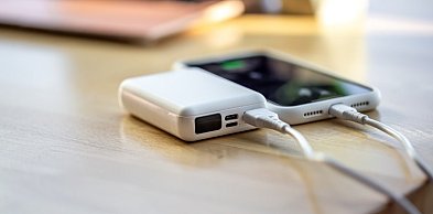 Powerbanki reklamowe jako prezent premium - jak budować wrażenie jakości w opisie