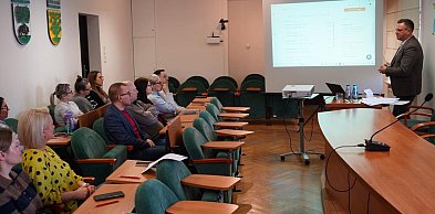 Urzędy pod ostrzałem cyberataków. Powiat szkoli pracowników