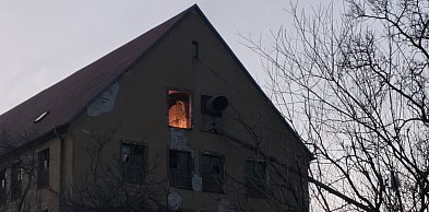 Ognisko na poddaszu. Musiała interweniować straż pożarna