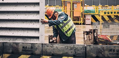 Nowoczesne technologie wykańczania metali – kiedy warto zastosować obróbkę elektro