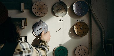 Papier ścierny wodny - wszechstronne narzędzie do precyzyjnej obróbki powierzchni