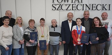 Młodzi sportowcy z SOSW nagrodzeni przez Zarząd Powiatu Szczecineckiego