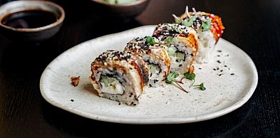 Sos sojowy, wasabi, imbir – jak używać dodatków, żeby podkreślić smak sushi?