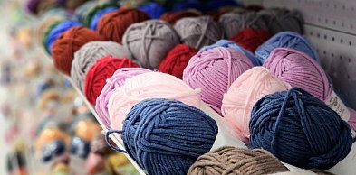 Jak wybrać włóczkę idealną do pierwszych projektów