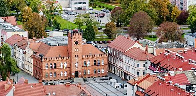 Nie tylko urząd. Pod ratuszem powstanie miejsce dla 106 osób.