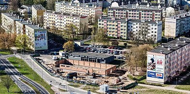 Nowy market powstaje w błyskawicznym tempie [ZDJĘCIA]